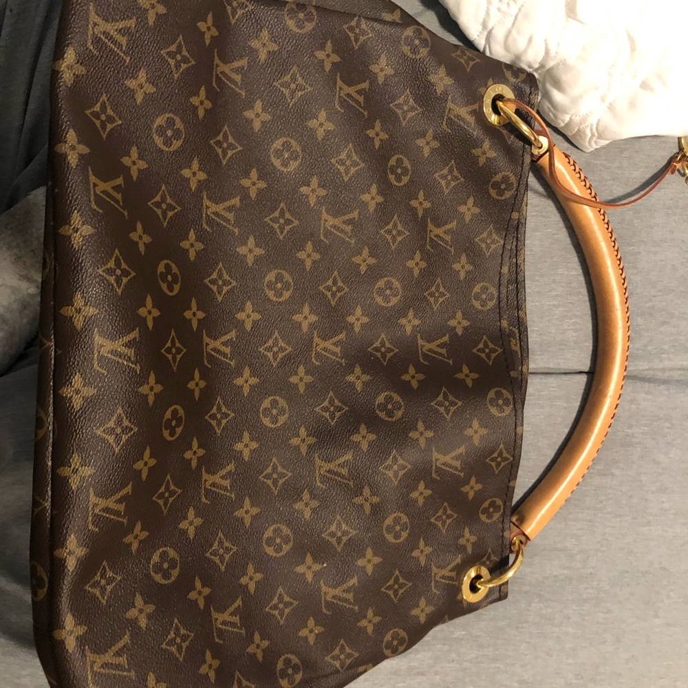 Artsy MM Louis Vuitton